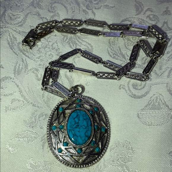 Vintage Silver Tone and Faux Turquoise Stone Pendant Necklace. - Picture 2 of 6